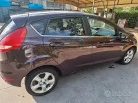 Usata Ford Fiesta Titanium 97 CV (71 kW) 2010 Rosso Berlina