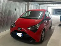 Usata Toyota Aygo X-play 72 CV (52 kW) 2019 Rosso Utilitaria