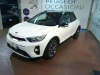 Usata Kia Stonic 120 CV (88 kW) 2019 Bianco con tetto nero SUV