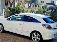 Usata Opel Astra GTC 101 CV (74 kW) 2008 Bianco
