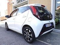 Usata Toyota Aygo X-play 72 CV (52 kW) 2018 Bianco pastello Utilitaria