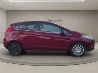 Usado Ford Fiesta 97 CV (71 kW) 2010 Rojo Berlina