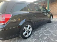 Usata Opel Astra Enjoy 116 CV (85 kW) 2009 Nero Station wagon