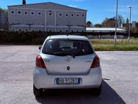 Usata Toyota Yaris 90 CV (66 kW) 2010 Grigio Utilitaria