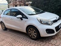 Usata Kia Rio Active 75 CV (55 kW) 2013 Bianco Berlina