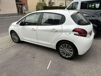 Begagnad Peugeot 208 Allure 82 HK (60 kW) 2016 Vit Halvkombi