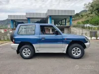 Usata Mitsubishi Pajero 99 CV (72 kW) 2001 Blu SUV