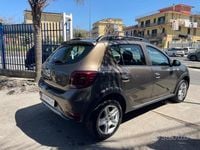 Usata Dacia Sandero Stepway 90 CV (66 kW) 2017 Grigio Berlina