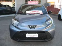 Usata Toyota Aygo X Active 72 CV (52 kW) 2025 Persian salt e tetto nero SUV