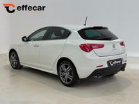 Gebraucht Alfa Romeo Giulietta Exclusive 150 PS (110 kW) 2015 Weiß Kleinwagen