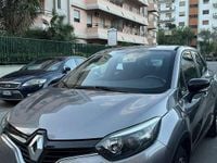 Usata Renault Captur Zen 90 CV (66 kW) 2016 Grigio SUV