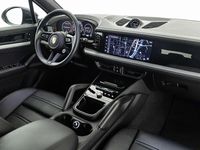 Usata Porsche Cayenne 462 CV (339 kW) 2024 3m grigio quarzite metallizzat SUV