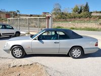 Usata Mercedes E200 136 CV (100 kW) 1994 Argento Cabrio