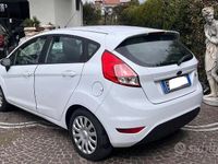 Usata Ford Fiesta Titanium 97 CV (71 kW) 2014 Bianco Utilitaria