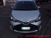 Usata Toyota Yaris Lounge 74 CV (54 kW) 2014 Argento Utilitaria
