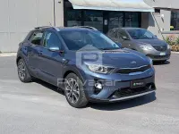 Usata Kia Stonic Style 100 CV (73 kW) 2020 Bluazzurro SUV