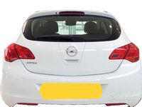 Usata Opel Astra 140 CV (102 kW) 2013 Bianco Berlina