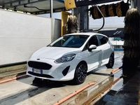 Usata Ford Fiesta Active 85 CV (62 kW) 2018 Bianco Utilitaria