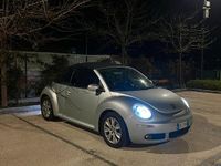 Usata VW New Beetle 105 CV (77 kW) 2008 Grigio Utilitaria