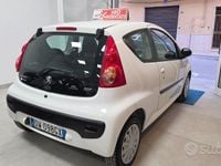 Usata Peugeot 107 68 CV (50 kW) 2009 Bianco Utilitaria
