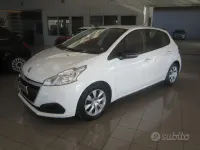Usata Peugeot 208 Active 68 CV (50 kW) 2017 Bianco Utilitaria
