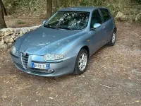 Usata Alfa Romeo 147 120 CV (88 kW) 2001 Bluazzurro Utilitaria