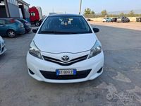 Usata Toyota Yaris 69 CV (50 kW) 2013 Bianco Berlina