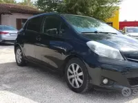 Begagnad Toyota Yaris Lounge 99 HK (72 kW) 2012 Svart Halvkombi