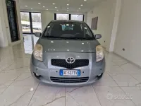 Usata Toyota Yaris 90 CV (66 kW) 2006 Grigio Utilitaria