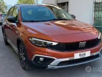 Usata Fiat Tipo Cross 131 CV (96 kW) 2022 Arancione Berlina