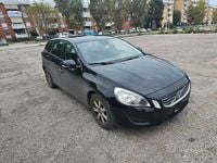 Usata Volvo V60 Kinetic 163 CV (119 kW) 2012 Nero Station wagon
