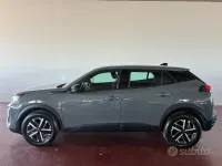 Usata Peugeot 2008 Active 102 CV (75 kW) 2024 Grigio SUV