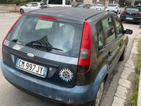 Usata Ford Fiesta 75 CV (55 kW) 2004 Berlina