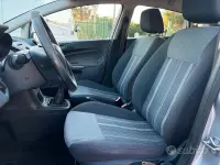 Usata Ford Fiesta Titanium 82 CV (60 kW) 2010 Grigio Berlina
