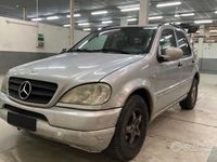 Usata Mercedes ML320 217 CV (159 kW) 2000 Grigio SUV