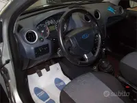 Usata Ford Fiesta Titanium 68 CV (50 kW) 2007 Grigio Utilitaria