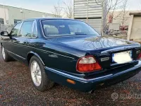 Usata Jaguar XJ 284 CV (208 kW) 2000 Verde Berlina