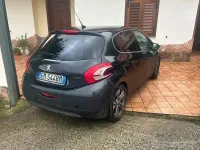 Usata Peugeot 208 Allure 68 CV (50 kW) 2012 Nero Utilitaria