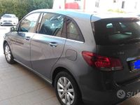 Usata Mercedes B180 Business 109 CV (80 kW) 2017 Grigio Utilitaria