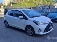 Usata Toyota Yaris Hybrid Active 73 CV (53 kW) 2016 Bianco Berlina