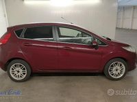 Usata Ford Fiesta Titanium 96 CV (70 kW) 2010 Rosso Utilitaria