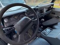 Usado Land Rover Defender 122 HP (89 kW) 2000 Verde Carrinha