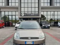Usata Ford Fiesta Ambiente 75 CV (55 kW) 2003 Grigio Utilitaria