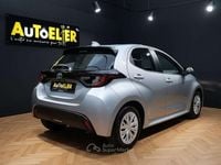 Usata Toyota Yaris Hybrid Active 117 CV (86 kW) 2022 Argento Berlina