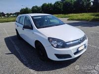 Usata Opel Astra Enjoy 101 CV (74 kW) 2005 Bianco Station wagon