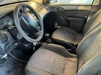 Begagnad Ford Focus 90 HK (66 kW) 2001 Grå Kombi