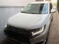Usata Mitsubishi Outlander P-HEV Instyle 135 CV (99 kW) 2020 Bianco SUV