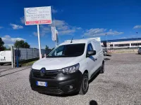 Usado Renault Kangoo 75 CV (55 kW) 2022 Blanco Monovolumen