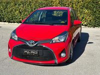 Usata Toyota Yaris Lounge 69 CV (50 kW) 2015 Rosso Berlina