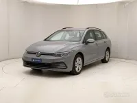 Usata VW Golf VIII Life 116 CV (85 kW) 2024 Grigio Station wagon
